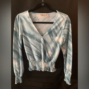 Willow Root blue tye-dye blouse Elastic waist and sleeves No wear stains pillage